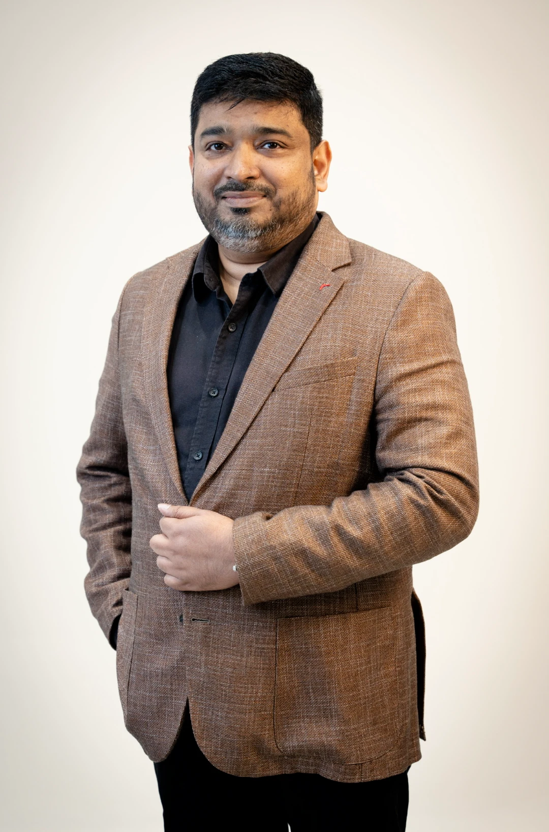 Portrait of Raj Khaleel — Dubai Real Estate Strategist, Villa Strategist and Licensed REALTOR®